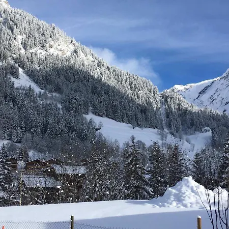 Rez-de-jardin Avec Terrasse Dans De Gamme Proche Centre Et Pistes De - Fr-1-464-29 * Pralognan-la-Vanoise