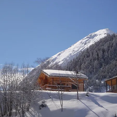 Rez-de-jardin Avec Terrasse Dans De Gamme Proche Centre Et Pistes De - Fr-1-464-29 *